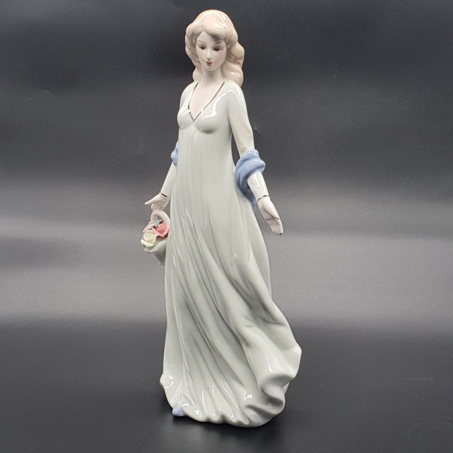 미나박스 도자기 포슬린 피겨린 장식 인형, 999.꽃을든바람드레스여인
