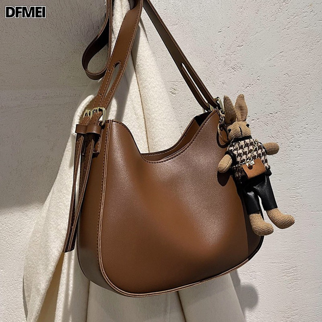 DFMEI 簡約小包復古斜挎包包女新款時尚單肩包大容量質感休閒托特包, 白色+掛件
