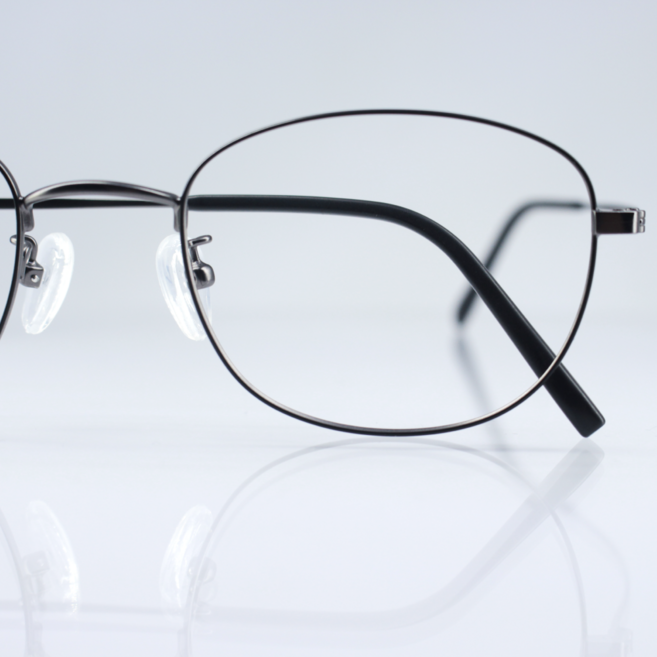 -상품명 깃털을 쓴듯한 가벼움 초경량 에어티타늄 안경테 블랙 그레이 색상