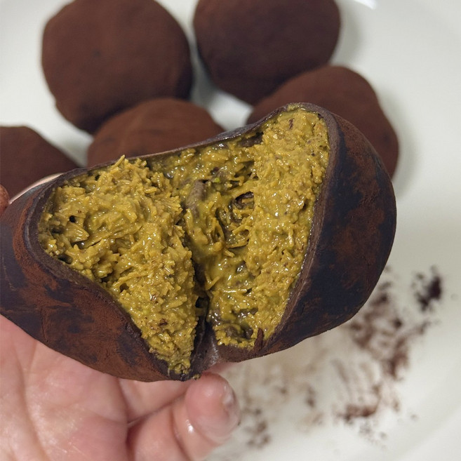 [오후 4시 이전 다음날 발송] 100% 수제 두바이쫀득쿠키 피스타치오 스프레드 카다이프 두쫀쿠 4개입 (50g내외), 50g, 4개