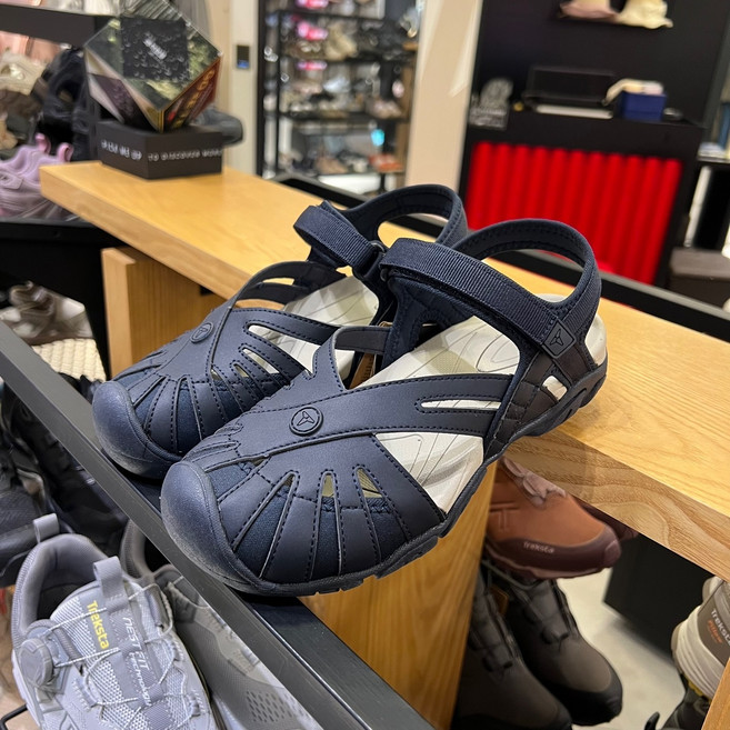 트렉스타 발을 감싸주는 가벼운 여성 샌들 아그니스2 [2컬러] VMNS02