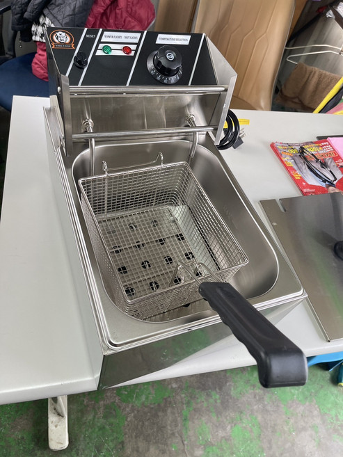 KING COOK 油炸鍋，帶溫度選擇, KING COOK 真酷桌上電熱式油炸機 110V H插頭 一般不鏽鋼內鍋(非304不鏽鋼)