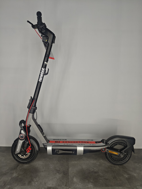 Ninebot 九號電動滑板車 F3 輕巧便攜城市代步 輕鬆享受騎行樂趣, 1箱, 灰色