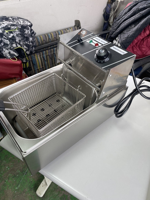 KING COOK 油炸鍋，帶溫度選擇, KING COOK 真酷桌上電熱式油炸機 220V T插頭 一般不鏽鋼內鍋(非304不鏽鋼)