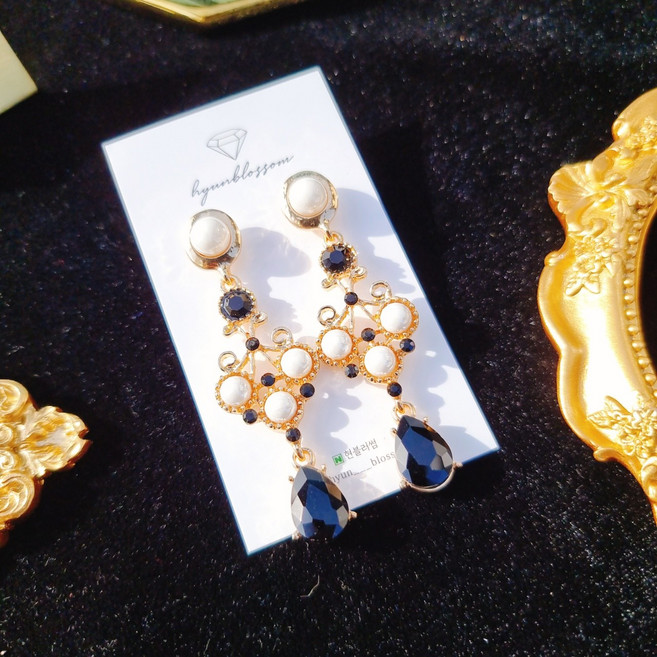 현블러썸 우아베니드롭귀걸이 진주드롭귀걸이 롱드롭귀걸이 고급귀걸이 귀걸이 호텔델루나 아이유귀걸이 장만월귀걸이 샹들리에 드롭 유니크한 앤틱한 엔틱한 파티귀걸이