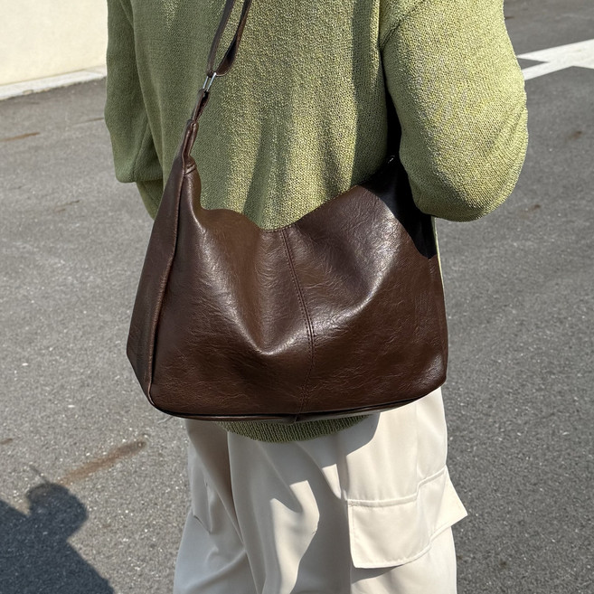 미니 레더 크로스백 남녀공용 가죽 숄더백 사코슈 메신저백 데일리 옆으로매는 가방 (2color)