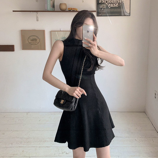 떳다그녀 라모나 반목 하이넥 민소매 니트 홀터 플레어실루엣 슬림핏 데일리룩 모던시크 미니원피스