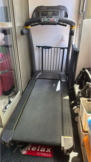 LIVESTRONG 10.0T 電動跑步機, 1個