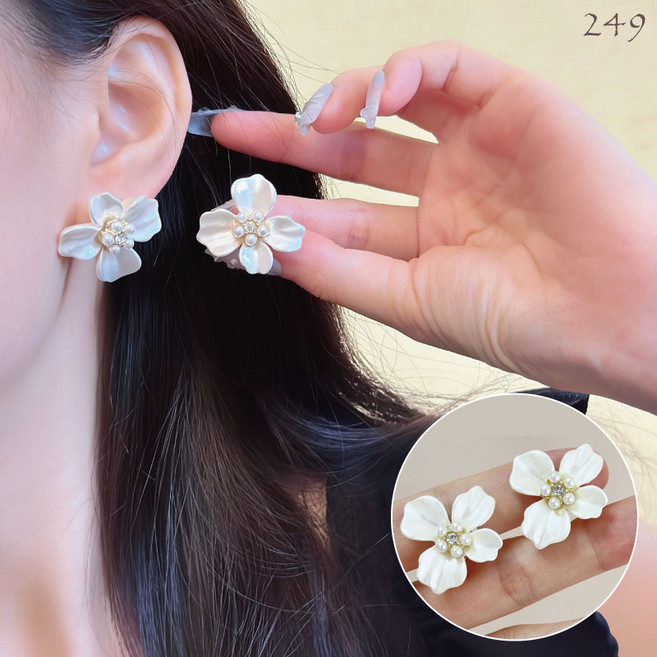 山茶花造型夾式耳環 珍珠水鑽裝飾 無耳洞耳夾
