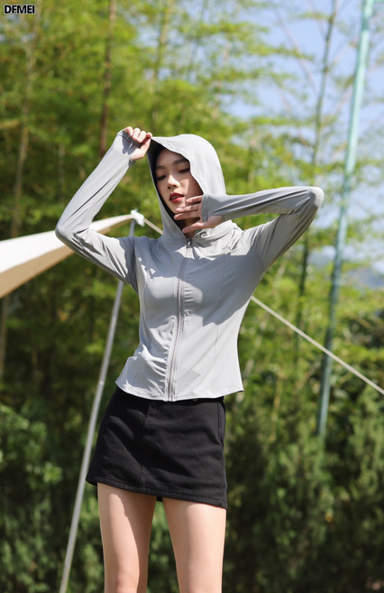 QRU 黑膠斗篷防曬衣女夏季冰絲披肩大帽檐防曬外套透氣瑜伽兔子防曬服