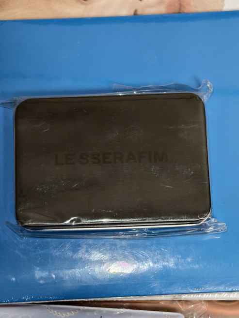 lesserafim 2023快閃鐵盒拍立得v2 未拆, 1個