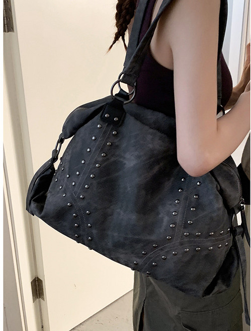 베르시티 스터드 빅 숄더백