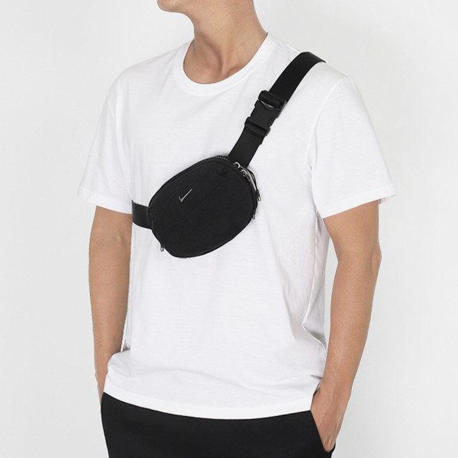 나이키 미니크로스백 소지품가방 아우라 크로스바디 백