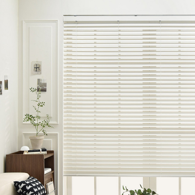 아라크네 우드폼블라인드 방수 물청소 가능