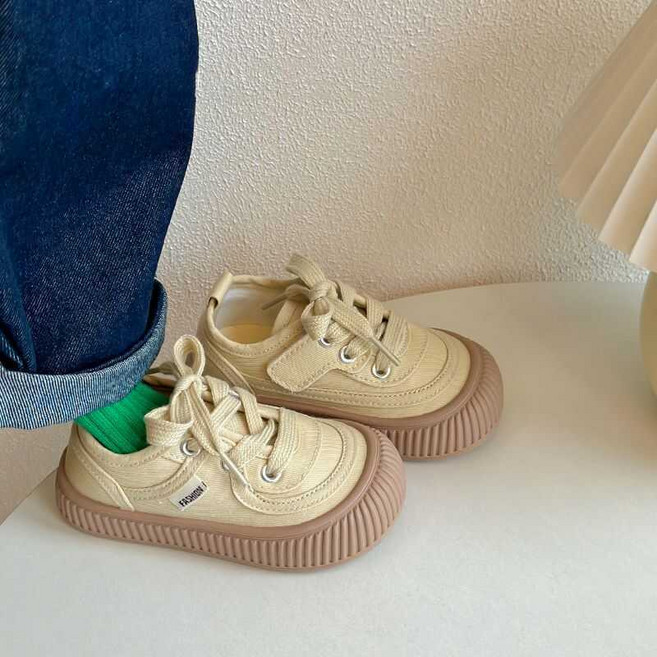 兒童帆布鞋，軟底防滑幼兒園室內鞋