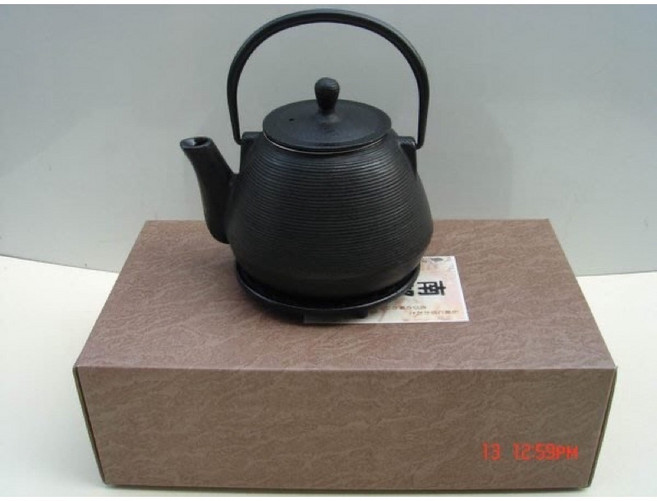 東昇瓷器餐具 日本南部鐵器橫紋1.0L鐵壺, 1個