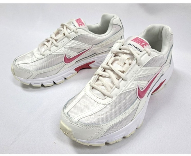 나이키 우먼스 이니시에이터 운동화 런닝화 394053-104