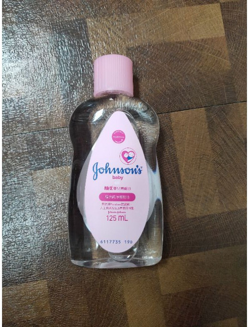 Johnson's 嬌生 嬰兒潤膚油 添加維生素E, 1個, 原味/粉