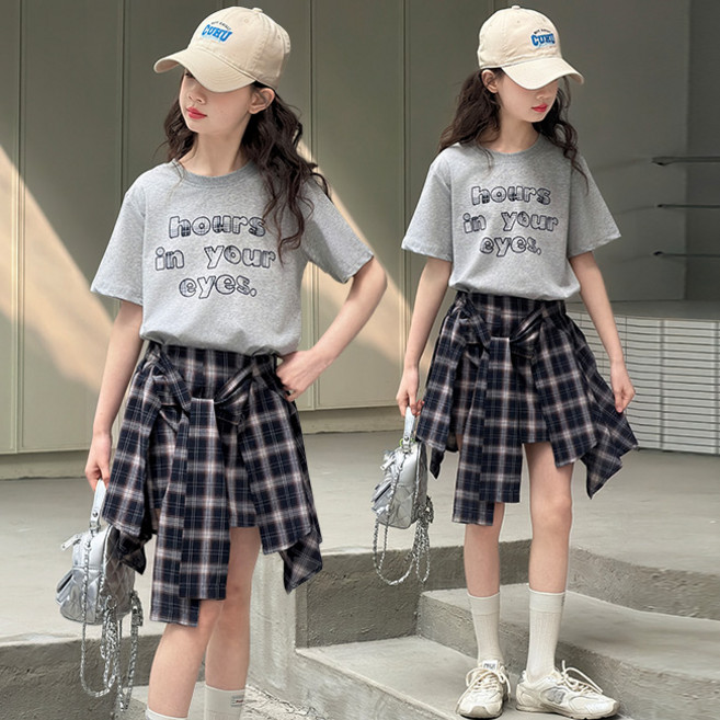 비비키드 여아 여름 초중생 영문 페인팅 체크 셔츠스타일 치마바지 상하복 세트 주니어 반팔티 상의+하의 초등생 반바지 (63A19)