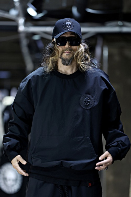 바이더알 패치 우븐 포켓 맨투맨