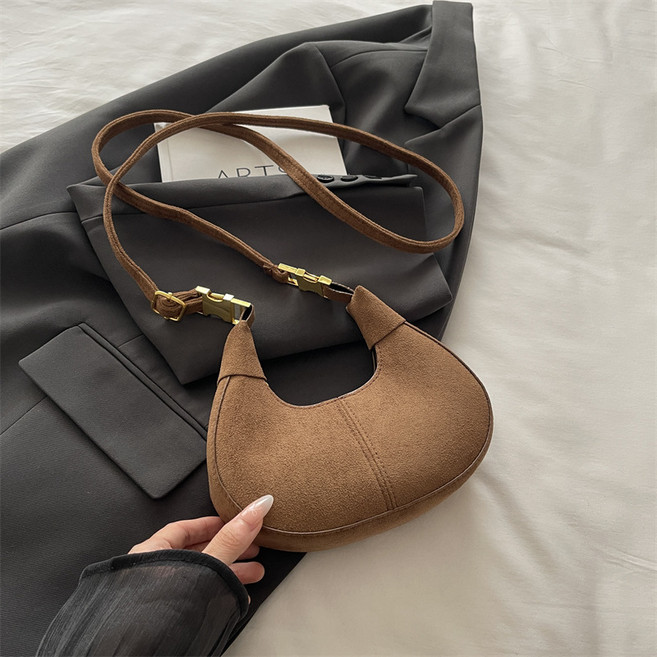 復古磨砂手提包洋氣高級感餃子手拎小包包小衆流行斜挎口紅包