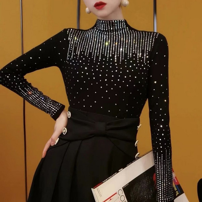 자칠 여성 긴팔 티셔츠 반고넥 반짝이 큐빅 이너 상의 슬림핏 긴팔티셔츠 댄스 연출복 공연복 상의