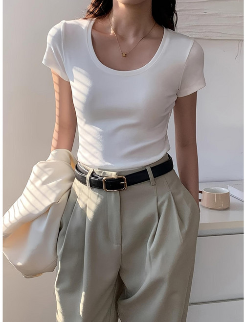 단정한 라운드넥 실루엣 여름용 반팔 티셔츠