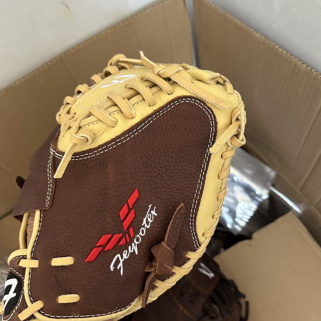 哆哆購 全牛皮捕手手套 加厚 專業 少年成人女士, 1個