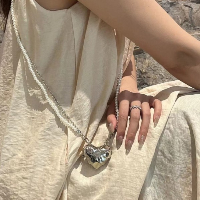 에브리테일 하트 메탈 실버 펜던트 진주 체인 크로스백참 키링