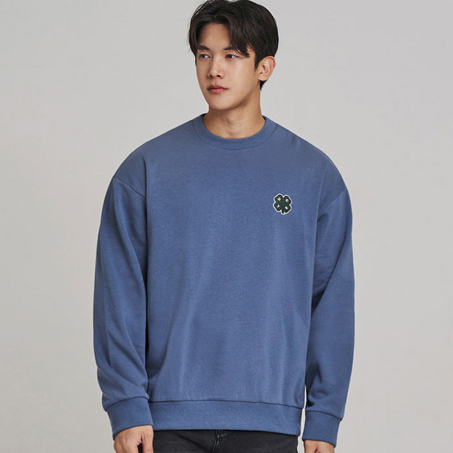 업클라스 세미 오버핏 스몰 그래픽 클로버 특양면 맨투맨 a4126