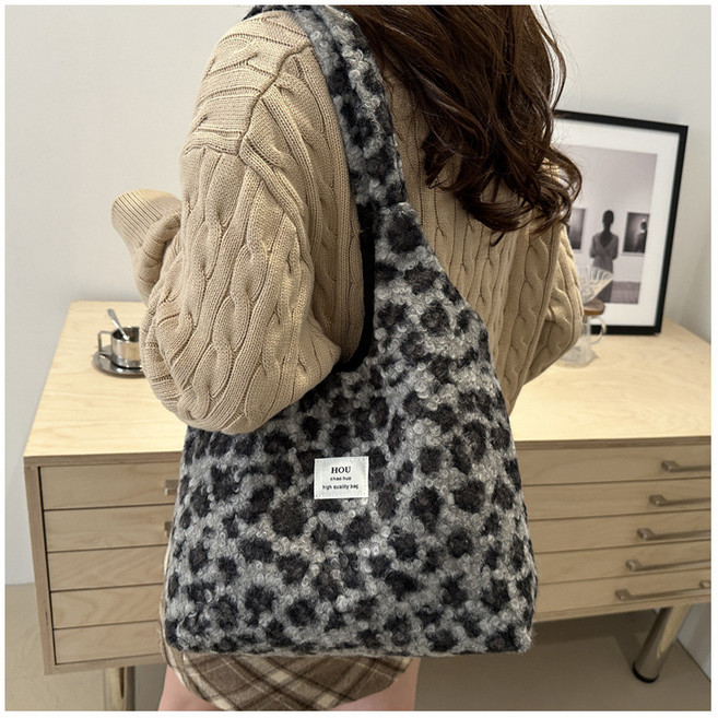 코코린느 레오파드 뽀글뽀글 퍼 숄더백 (2colors)