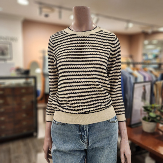 BCBG 비씨비지 여름24 어깨단추 스트라이프 니트 B4B3K407