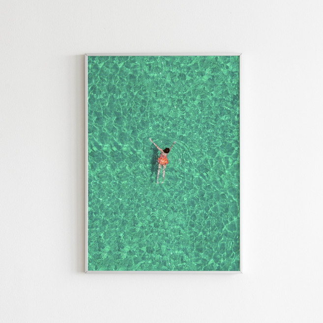 더아트컴퍼니 여름인테리어 감성 여름 바다 힐링 해변 풍경사진 포스터 60종 홈인테리어 카페 스튜디오 물멍액자 물그림, 4. Swimming Girl