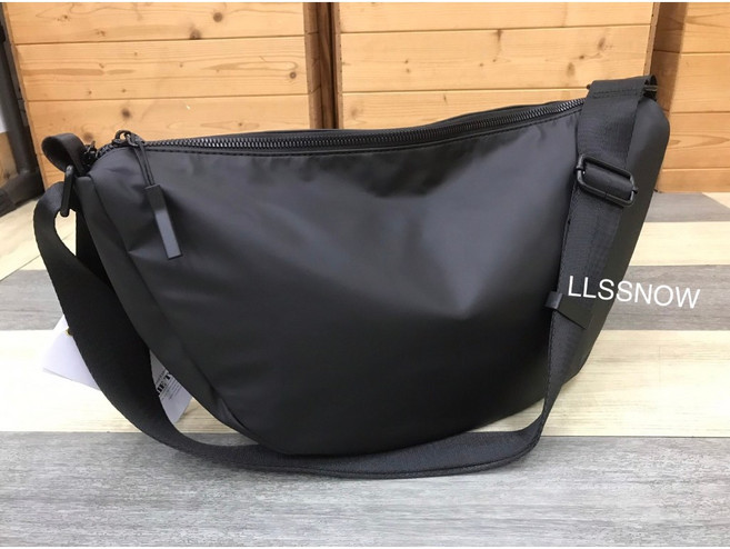 THE TOPPU 韓國設計 簡約風 皮革側背包 磨砂皮革 斜背包 半月包, 黑色 (TP-8010) #068