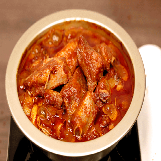 [한정수량 특가] 미스터쭈 900g 2인분 매운 돼지 등갈비찜 밀키트 24년 비법 소스 등갈비 쪽갈비, 1개