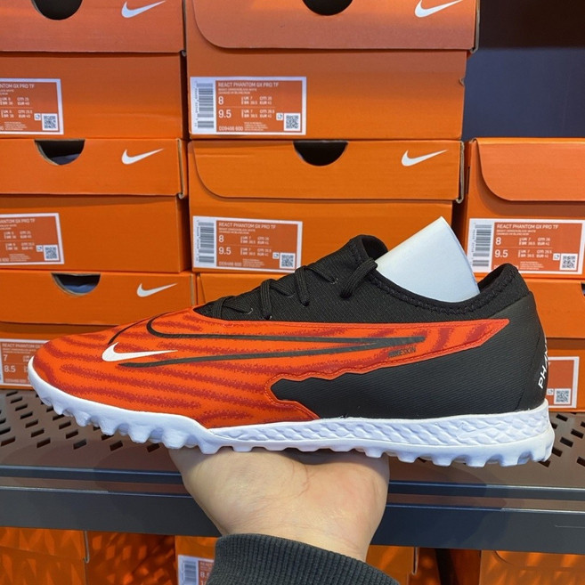 국내매장 나이키 축구화 리액트 팬텀 GX 프로TF 크림슨 블랙