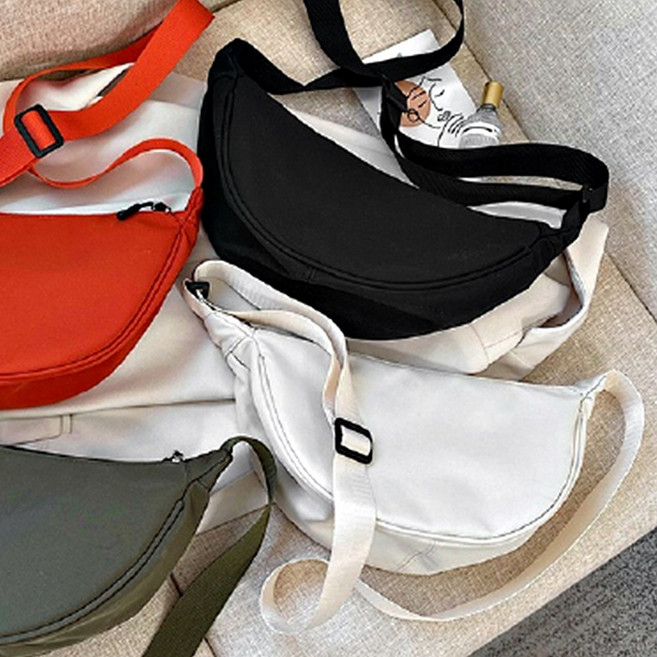 여성 방수가방 미니 반달 크로스백 데일리 출근 가방