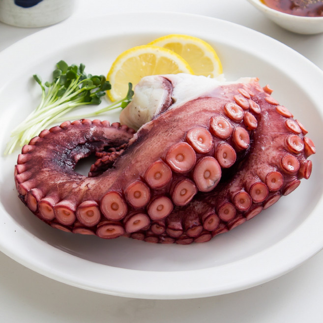 국내산 자연산 자숙 돌문어 (2팩/총 650g 이상 3팩/총 1kg 내외 6팩/총 2kg 내외), 1세트, 자숙 돌문어 (2팩/총 650g 이상)