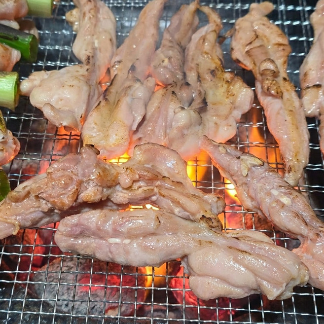 서비한입닭발 닭목살 염지육 300g (국내산) 1개