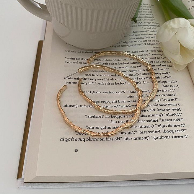 hyunblossom 현블러썸 엔틱무드링귀걸이 빅사이즈 큰링 왕링 링이어링 힙한 가벼운 파티 볼드한