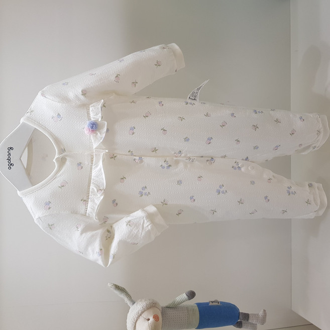 아가방 봄 베이비페어 이쁜이 신생아 우주복 면 100 베리 프린트 여아 백일 우주복 신생아 외출복 깔끔 실내복으로도 좋아요