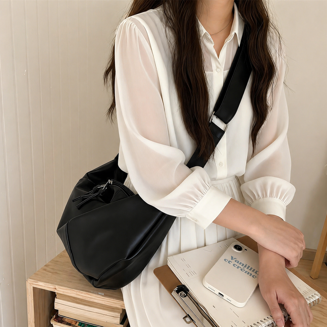 Novah 캐주얼 가죽 반달 가방 여성 크로와상백 초경량 실용 편리