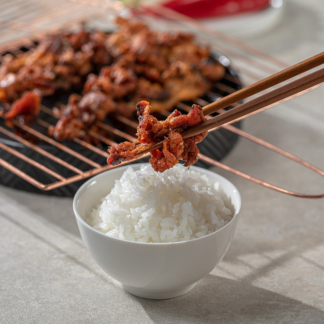 [캠핑밥상] 대구 북성로 연탄 불고기 / 고추장 불고기(매운맛) / 불향이 가득 / 5분 완성 / 1~2인분 / 밀키트 / 혼밥 / 술안주 / 집들이요리 / 캠핑요리, 1개, 200g