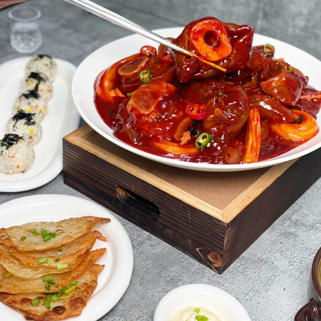 성진한우 한우우족찜 캠핑요리추천 간편식 안주 매운우족찜 700g, 1개, 한우우족찜+모둠사리추가