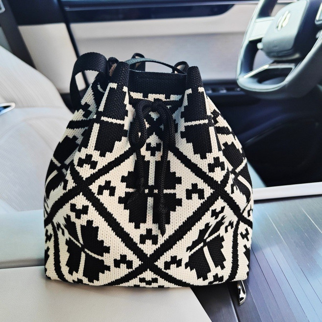 모델엄마 에스닉패턴 견고한 니트짜임 드로스트링 토트 크로스 숄더백(2types)