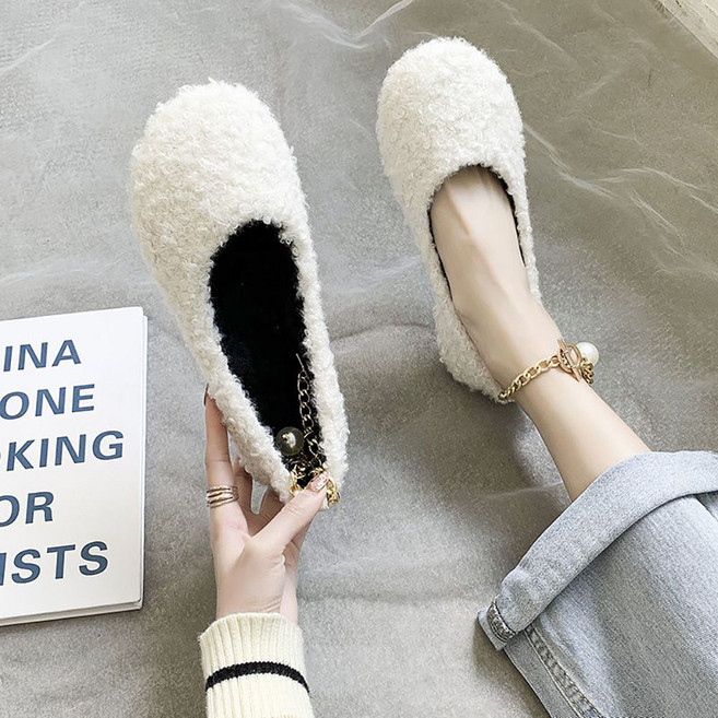 ROYALBELLE 여성 진주 체인 장식 둥근코 플랫슈즈 털 안감 따뜻한 편안한 데일리 신발 I092610