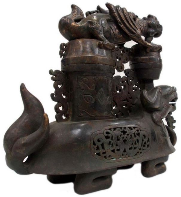 博古珍藏 和闐碧玉鎏金鏤空龍龜帶子上朝雙口帶蓋玉爐 5.6公斤, 1個