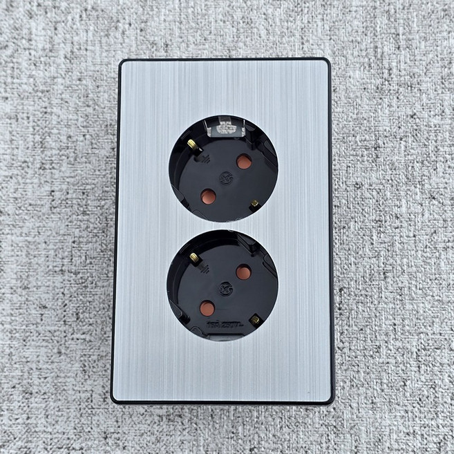 도셀 D4 블랙실버 매입 노출 2구 콘센트, 1개