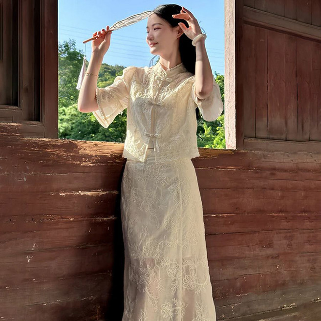 ORZQU 여름 여성 자수 단추형 개량 한복 스타일리쉬하고 부드러운 느낌의 에스닉한 반팔 상의+스커트 투피스