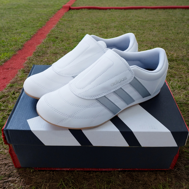아디다스 태권 여성용 화이트 흰색 신발 운동화 단화 캐주얼화 실내화